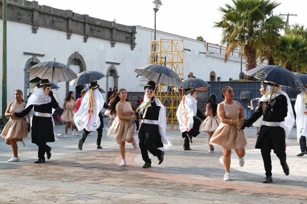 Participants take part during the last day of the annual Tlaxcala carnival, one of the most important folkloric and cultural events in the State of Tlaxcala, named Intangible Cultural Heritage of the State of Tlaxcala in 2013. Mexico City USA - ZUMAe321 20240504_zia_e321_014 Copyright: xESSENExHERNANDEZx