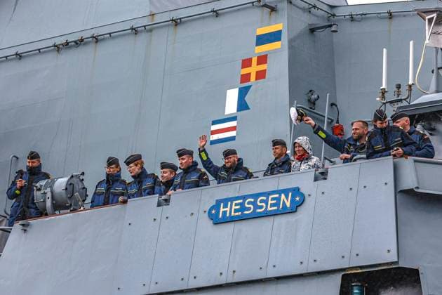 Bilder des Jahres 2024, News 05 Mai News Themen der Woche KW18 News Bilder des Tages peration ASPIDES; Fregatte Hessen kehrt aus dem Roten Meer zurück Bundeswehr, Marinestützpunkt, Wilhelmshaven, Fregatte Hessen, Rückkehr, Operation, ASPIDES Wilhelmshaven Marinestützpunkt Wilhelmshaven Niedersachsen Germany *** peration ASPIDES Frigate Hessen returns from the Red Sea Bundeswehr, Naval Base, Wilhelmshaven, Frigate Hessen, Return, Operation, ASPIDES Wilhelmshaven Naval Base Wilhelmshaven Lower Saxony Germany