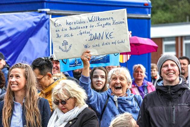 News Themen der Woche KW18 News Bilder des Tages peration ASPIDES; Fregatte Hessen kehrt aus dem Roten Meer zurück Bundeswehr, Marinestützpunkt, Wilhelmshaven, Fregatte Hessen, Rückkehr, Operation, ASPIDES Wilhelmshaven Marinestützpunkt Wilhelmshaven Niedersachsen Germany *** peration ASPIDES Frigate Hessen returns from the Red Sea Bundeswehr, Naval Base, Wilhelmshaven, Frigate Hessen, Return, Operation, ASPIDES Wilhelmshaven Naval Base Wilhelmshaven Lower Saxony Germany