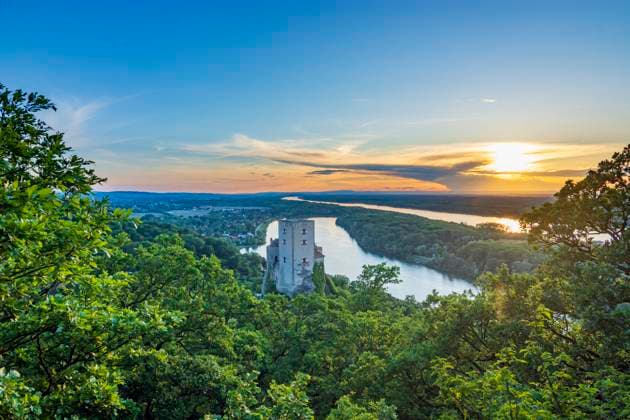 Greifenstein Castle, river Donau (Danube), oxbow lake St. Andrä-Wördern Wienerwald, Vienna Woods Niederösterreich, Lower Austria Austria