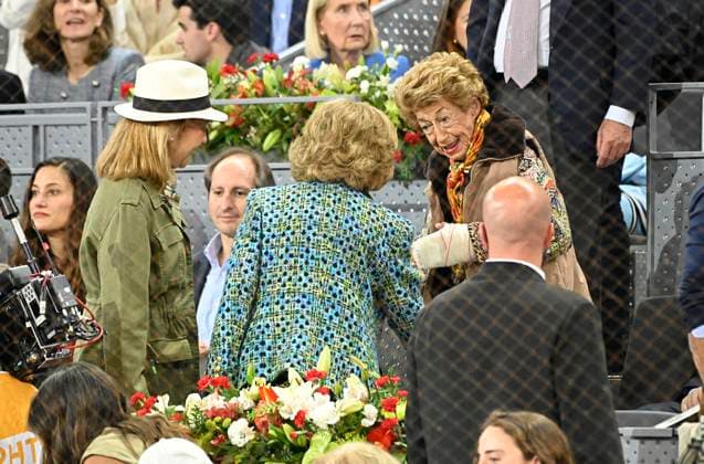 Royal Attend Mutua Open Final - Madrid Infanta Elena and Queen Sofia greet Piru Urquijo during the final of the Mutua Madrid Open tournament being held at the Caja Magica between Canadian Felix Auger Aliassime and Russian Andrei Rublev, on May 5, 2024, in Madrid (Spain). Photo by Francisco Guerra Europa Press ABACAPRESS.COM Madrid Spain  Copyright: xEuropaxPress ABACAx