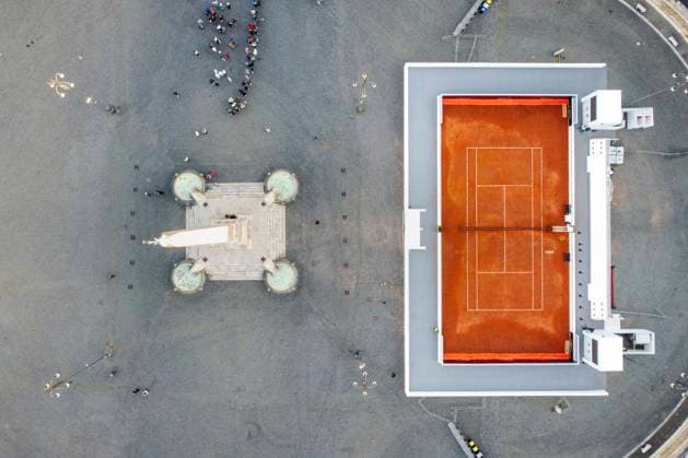 Rom, Tennisplatz auf der Piazza del Popolo wirbt für die Italian Open May 6, 2024, Rome, Lazio, Italy: (EDITOR S NOTE: Image taken by a drone) .Aerial view of Piazza del Popolo. Rome is preparing for the Italian Open tennis tournament - Internazionali BNL d Italia, by setting up a red clay court in the central Piazza del Popolo. Rome Italy - ZUMAs197 20240506_aaa_s197_024 Copyright: xStefanoxCostantinox