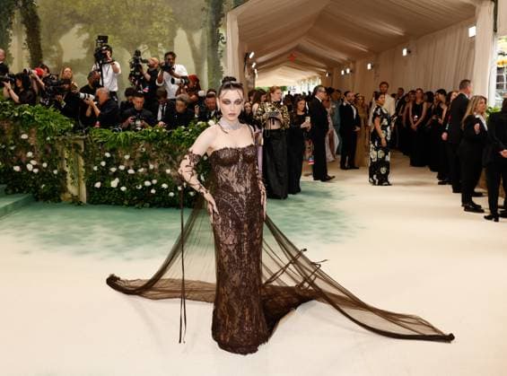 Emma Chamberlain arrives on the red carpet at the 2024 Met Gala celebrating Sleeping Beauties: Reawakening Fashion at The Metropolitan Museum of Art on Monday, May 6, 2024 in New York City.  NYP20240506109 JOHNxANGELILLO
