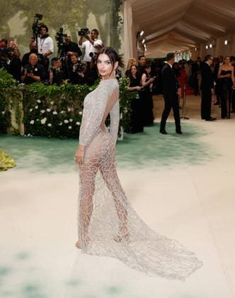 Emily Ratajkowski arrives on the red carpet at the 2024 Met Gala celebrating Sleeping Beauties: Reawakening Fashion at The Metropolitan Museum of Art on Monday, May 6, 2024 in New York City.  NYP20240506223 JOHNxANGELILLO