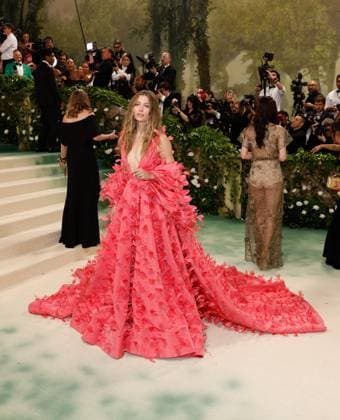 Jessica Biel arrives on the red carpet at the 2024 Met Gala celebrating Sleeping Beauties: Reawakening Fashion at The Metropolitan Museum of Art on Monday, May 6, 2024 in New York City.  NYP20240506230 JOHNxANGELILLO
