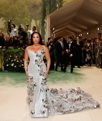 Demi Lovato arrives on the red carpet at the 2024 Met Gala celebrating Sleeping Beauties: Reawakening Fashion at The Metropolitan Museum of Art on Monday, May 6, 2024 in New York City.  NYP20240506345 JOHNxANGELILLO