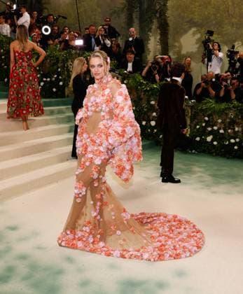 Kelsea Ballerini arrives on the red carpet at the 2024 Met Gala celebrating Sleeping Beauties: Reawakening Fashion at The Metropolitan Museum of Art on Monday, May 6, 2024 in New York City.  NYP20240506360 JOHNxANGELILLO