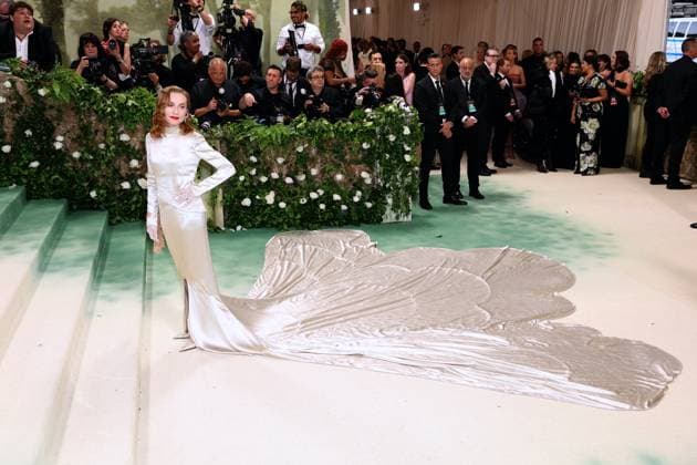 Metropolitan Museum Of Art Costume Institute Gala - NYC French actress Isabelle Huppert attends the Met Gala 2024 Sleeping Beauties: Reawakening Fashion. at The Metropolitan Museum of Art in New York, NY on May 6, 2024. Photo by Charles Guerin ABACAPRESS.COM New york City NY United States  Copyright: xGuerinxCharles ABACAx