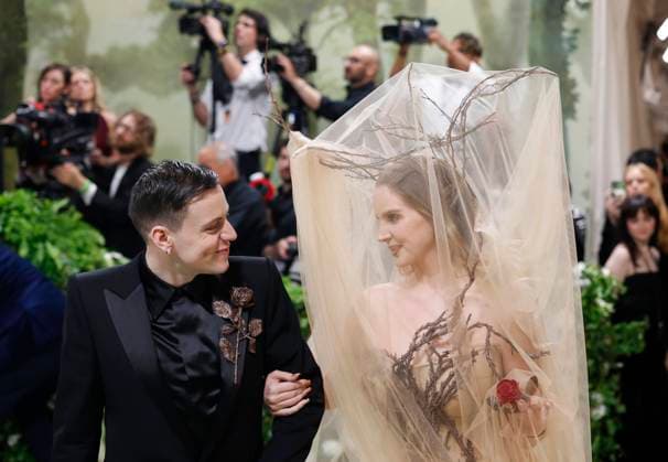 Se?n McGirr and Lana Del Rey arrive on the red carpet at the 2024 Met Gala celebrating Sleeping Beauties: Reawakening Fashion at The Metropolitan Museum of Art on Monday, May 6, 2024 in New York City.  NYP20240506577 JOHNxANGELILLO