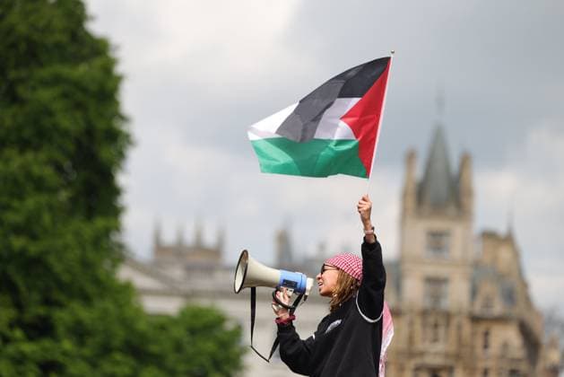 News Themen der Woche KW19 News Bilder des Tages Image Licensed to Parsons Media. 07 05 2024. Cambridge , United Kingdom. Pro-Palestinian protesters outside Cambridge University.Pro-Palestinian students and activists have set up encampments outside Cambridge universities  Copyright: xAndrewxParsonsx xParsonsxMediax PAR-8656-0024