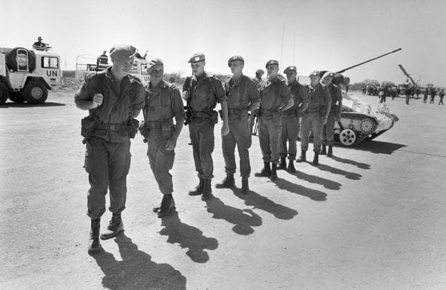 Archivbilder der Woche KW19 Somalia, Belet Huen, 18.12.1993 Archiv.: 45-18-18 Bundeswehr-Kontigent in Somalia Foto: Soldaten der Bundeswehr Fuer Ihr Archiv! *** Somalia, Belet Huen, 18 12 1993 Archive 45 18 18 Bundeswehr contingent in Somalia Photo Bundeswehr soldiers For your archive