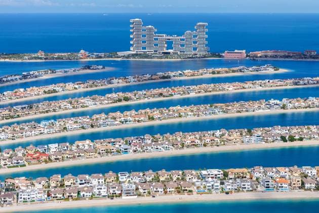 Dubai Palme The Palm Jumeirah mit Atlantis The Royal Hotel künstliche Insel von oben Dubai, Vereinigte Arabische Emirate - 13. Februar 2024: Palme The Palm Jumeirah mit Atlantis The Royal Hotel künstliche Insel von oben in Dubai, Vereinigte Arabische Emirate. *** Dubai Palm The Palm Jumeirah with Atlantis The Royal Hotel artificial island from above Dubai, United Arab Emirates 13 February 2024 Palm The Palm Jumeirah with Atlantis The Royal Hotel artificial island from above in Dubai, United Arab Emirates