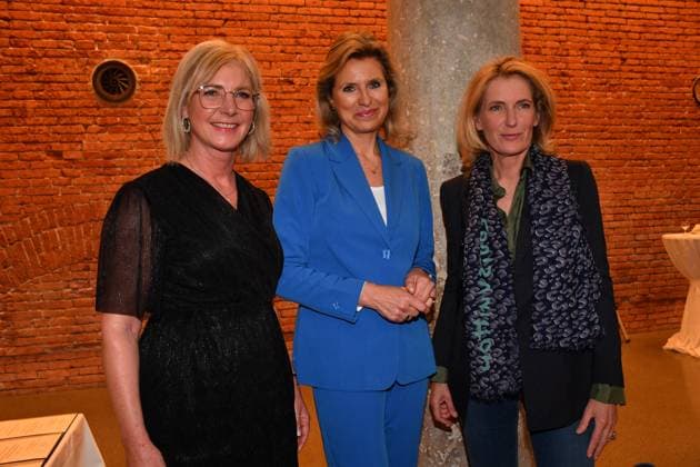 Ulrike Scharf, Anouscha Horn und Dr. Maria Furtwängler Verleihung der Bayerischen Staatsmedaille für soziale Verdienste 2024 Heilige Hofkirche München 07. Mai 2024