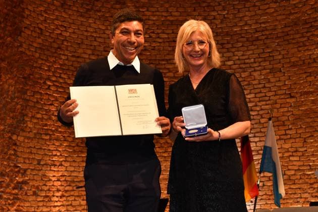 Giovane Elber und Ulrike Scharf Verleihung der Bayerischen Staatsmedaille für soziale Verdienste 2024 Heilige Hofkirche München 07. Mai 2024