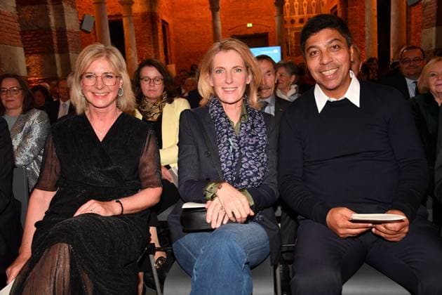 Ulrike Scharf, Dr. Maria Furtwängler und Giovane Elber Verleihung der Bayerischen Staatsmedaille für soziale Verdienste 2024 Heilige Hofkirche München 07. Mai 2024