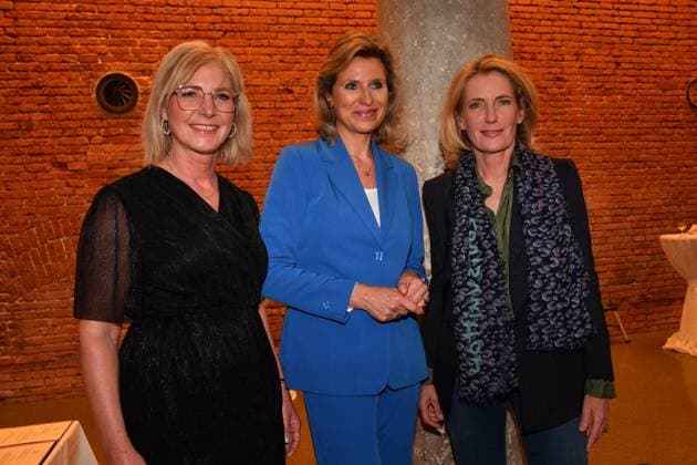 Ulrike Scharf, Anouscha Horn und Dr. Maria Furtwängler Verleihung der Bayerischen Staatsmedaille für soziale Verdienste 2024 Heilige Hofkirche München 07. Mai 2024