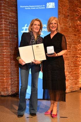Dr. Maria Furtwängler und Ulrike Scharf Verleihung der Bayerischen Staatsmedaille für soziale Verdienste 2024 Heilige Hofkirche München 07. Mai 2024