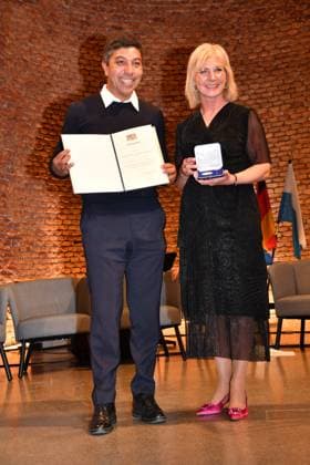 Giovane Elber und Ulrike Scharf Verleihung der Bayerischen Staatsmedaille für soziale Verdienste 2024 Heilige Hofkirche München 07. Mai 2024