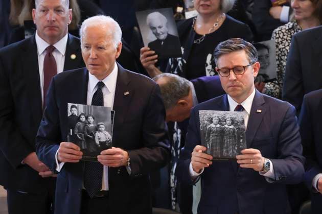 Bilder des Jahres 2024, News 05 Mai News Themen der Woche KW19 News Bilder des Tages United States President Joe Biden, left, and Speaker of the US House of Representatives Mike Johnson (Republican of Louisiana), right, hold up pictures of people who died during the Holocaust during US Holocaust Memorial Museum’s Days of Remembrance ceremony at the US Capitol Building in Washington, DC, USA, 07 May 2024. Biden delivered a speech on antisemitism during the annual commemoration of the Holocaust. Copyright: xCNPx xMediaPunchx