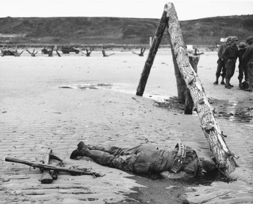 RECORD DATE NOT STATED D-Day - Victim of the Assault on the Beaches A dead American GI. A stark reminder of the terrible toll of human lives during the first waves of attacks of the Normandy invasion. D-Day began on June 6th, 1944 at 6:30am and was conducted in two assault phases  Copyright: Copyrightx(c)Geminix2023.xCredit:xGemini 10282391