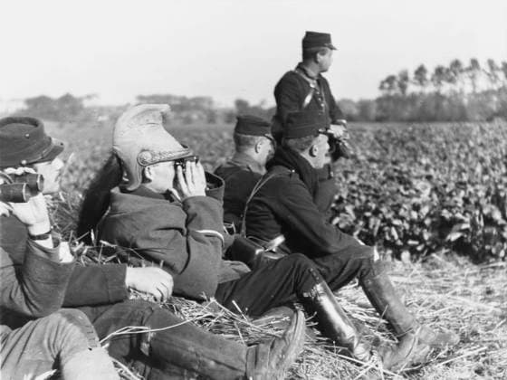 RECORD DATE NOT STATED French troops WWI French troops observing on the Aisne during World War I in France Date: 1914  Copyright: Copyrightx(c)Geminix2023.xCredit:xGemini 10296467