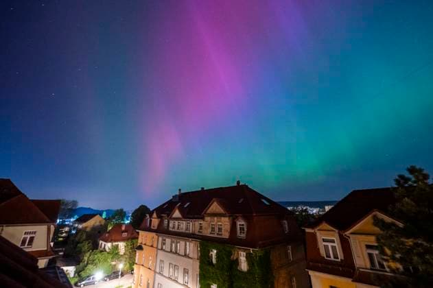 Bilder des Jahres 2024, News 05 Mai News Themen der Woche KW19 11.05.2024 Weimar: Stark ausgeprägte Polarlichter (Aurora borealis) waren am gegen Mitternacht bis nach Mittelthüringen (hier in Weimar) zu sehen. *** 11 05 2024 Weimar Strong aurora borealis could be seen as far as central Thuringia here in Weimar at around midnight