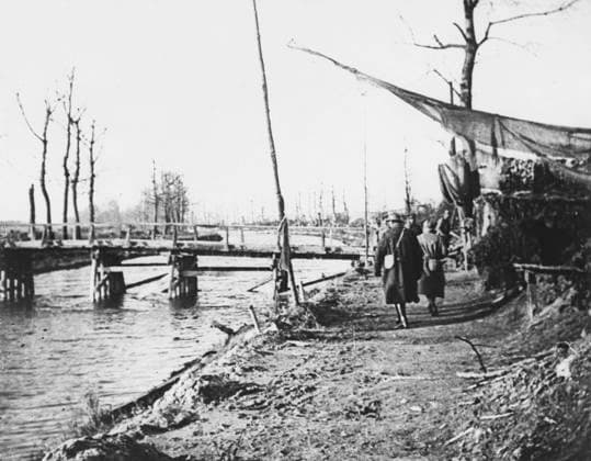RECORD DATE NOT STATED Aisne canal WWI Banks of the Aisne Canal during World War I Date: 1918  Copyright: Copyrightx(c)Geminix2023.xCredit:xGemini 10296866