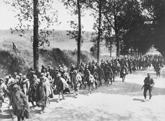 RECORD DATE NOT STATED French prisoners WWI French prisoners captured on the Aisne at Soissons on the Western Front during World War I Date: 1914-1918  Copyright: Copyrightx(c)Geminix2023.xCredit:xGemini 10297745