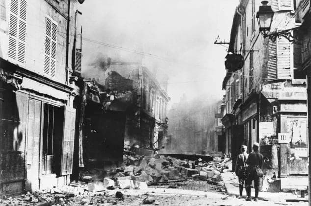 RECORD DATE NOT STATED Soissons ruins WWI Smouldering ruins in Soissons, which was captured by the Germans on the 29 May 1918 during the Battle of Soissons and Rheims at the Third battle of Aisne on the Western Front during World War I Date: May 1918  Copyright: Copyrightx(c)Geminix2023.xCredit:xGemini 10297837