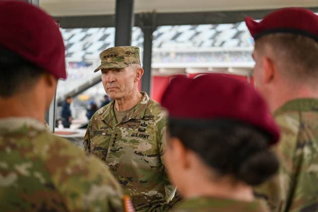 RECORD DATE NOT STATED General Randy George, Chief of Staff of the Army, speaks with paratroopers from the U.S. Army 82nd Airborne Division 2nd Battalion, 505th Infantry Regiment during the 2024 NASCAR Daytona 500 in Daytona Beach, Fla., Sunday, Feb. 18, 2024. The Daytona 500 is a 500-mile-long NASCAR Cup Series motor race held annually and is regarded as the most important and prestigious race on the NASCAR calendar. Copyright: xpiemagsx piemagsdvidsfeb24032024-360 !ACHTUNG AUFNAHMEDATUM GESCHÄTZT!