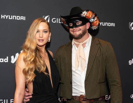 Entertainment Themen der Woche KW19 Entertainment Bilder des Tages May 11, 2024, New York, New York, United States: Jennifer Lawrence and Orville Peck attend the 35th Annual GLAAD Media Awards ay Hilton Hotel Midtown in New York on May 11, 2024 New York United States - ZUMAr339 20240511_znp_r339_052 Copyright: xLevxRadinx