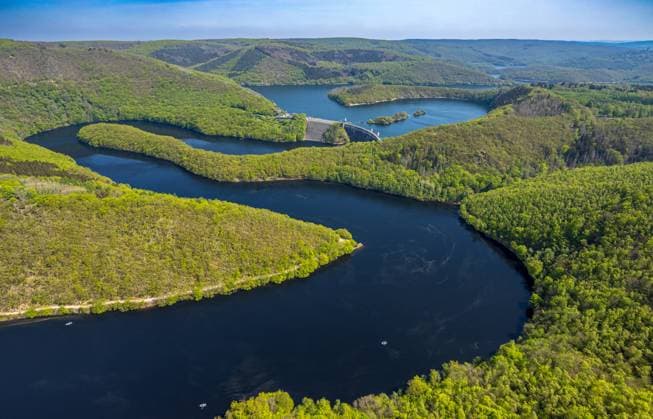 Luftbild, Fluss Rur und Urfttalsperre Urftsee, Fernsicht Waldgebiet Hügel und Täler, Nordeifel Nationalpark Eifel, Rurberg, Simmerath, Nordrhein-Westfalen, Deutschland !ACHTUNGxMINDESTHONORARx60xEURO! *** Aerial view, river Rur and Urfttalsperre Urftsee, distant view forest area hills and valleys, North Eifel National Park Eifel, Rurberg, Simmerath, North Rhine-Westphalia, Germany ATTENTIONxMINDESTHONORARx60xEURO