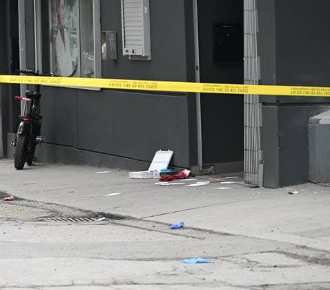 50-Year-Old Jamie Richardson Dies In Slashing Attack In Toronto, Canada - 12 May 2024 Evidence such as blood and other objects were discovered on the ground at the fatal slashing scene. Police are currently seeking a suspect after 50-year-old Jamie Richardson was found with serious injuries and later died at the hospital following a slashing attack in Toronto. At approximately 10:24 a.m. on Sunday morning, police responded to the area of Dalhousie St and Shuter St, where officers found Jamie Richardson with serious injuries. Richardson was pronounced dead at the hospital. The police are describing the assault as a slashing and are searching for a suspect who is described as a male, black, 6 0 , with a large build, wearing a black t-shirt Copyright: xKylexMazzax xSOPAxImagesx KMZ_6991