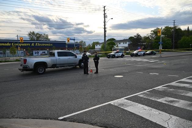 One Person Injured In Shooting In Scarborough, Toronto, Canada - 12 May 2024 Police block off roads with crime scene tape to investigate a shooting that left one person injured in Scarborough. At approximately 4:54 p.m., Sunday afternoon police responded to the area of Kennedy Rd and Munham Gate for a driver shooting from a vehicle to a tow truck. Toronto police say that they located a victim suffering from gunshot wounds, the victim was transported to the hospital with non-life-threatening injuries. Police are actively searching for a suspect. This is the third shooting in the District of Scarborough involving a tow truck in less than 24 hours. Scarborough, Toronto Canada Copyright: xKylexMazzax xSOPAxImagesx KMZ_7295