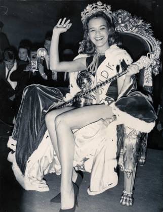 Archivbilder der Woche KW19 July 11, 1963: Miss World 1963 was the 13th edition of the Miss World pageant, held on 7 November 1963 at the Lyceum Ballroom in London, United Kingdom. The winner CAROLE JOAN CRAWFORD from Jamaica was crowned Miss World 1963, with second place Miss New Zealand (Elaine Miscall), third Miss Finland (Marja-Lilsa), fourth was Miss Denmark (Aino Korva), and fifth was Miss Sweden (Greta Quiberg. London United Kingdom - ZUMAk09_ 19630711_jtc_k09_610 Copyright: xKeystonexPressxAgencyx