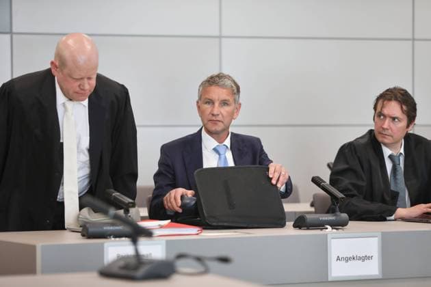 News Bilder des Tages Halle (Saale), Sachsen-Anhalt, Deutschland, 14.05.2024: Justizzentrum: Prozess gegen Thüringens AfD-Landeschef Björn Höcke - 4. Verhandlungstag: Höcke erscheint vor dem Landgericht *** Halle Saale , Saxony-Anhalt, Germany, 14 05 2024 Justice Center Trial against Thuringias AfD state leader Björn Höcke 4 trial day Höcke appears before the regional court Copyright: xdtsxNachrichtenagenturx dts_36856
