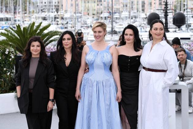 Cannes, 77th Cannes Film Festival 2024, Jury Photocall In the photo: Greta Gerwig, Ebru Ceylan, Nadine Labaki, Eva Green, Lily Gladstone  Copyright: xAlbertoxTerenghix xipa-agency.nex xPoolxPhotoxEventsx03x IPA_Agency_IPA46047432
