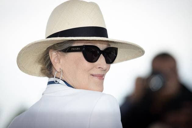 Entertainment Bilder des Tages Cannes - Meryl Streep Photocall Meryl Streep attends a photocall as she receives an honorary Palme d Or at the 77th annual Cannes Film Festival at Palais des Festivals on May 14, 2024 in Cannes, France. Photo by Shootpix ABACAPRESS.COM Cannes France  Copyright: xShootpix ABACAx