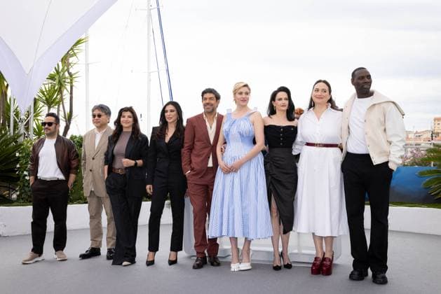 Cannes - Jury Photocall Jury Members Juan Antonio Bayona, Hirokazu Kore-eda, Ebru Ceylan, Nadine Labaki, Pierfrancesco Favino, President of the Jury Greta Gerwig, Eva Green, Lily Gladstone, and Omar Sy attend the jury photocall at the 77th annual Cannes Film Festival at Palais des Festivals on May 14, 2024 in Cannes, France. Photo by Shootpix ABACAPRESS.COM Cannes France Copyright: xShootpix ABACAx