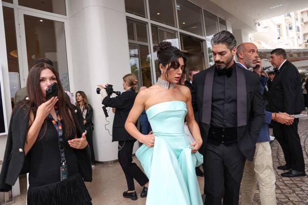 May 14, 2024, Cannes, Alpes-Maritimes, France: The Cannes Film Festival is taking place i Cannes, France from May 14 to 25, 2024. Celebrites and influencers are waiting for a transfer that will take them from hotel Martinez to the Red carpet of the Film Festival. Cannes France - ZUMAt227 20240514_zip_t227_003 Copyright: xMarinaxTakimotox