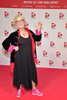 36. Fred Jay Preis der GEMA in Berlin Monika Ehrhardt Lakomy, Ankunft, roter Teppich im bcc Berlin der 36. Fred Jay Preis 2024 im Rahmen des GEMA Mitgliederfestes in Berlin 14.05.2024