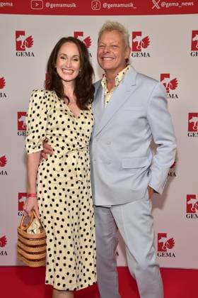 36. Fred Jay Preis der GEMA in Berlin Uwe Fahrenkrog-Petersen mit EhefrauÊChristin Dechant Ankunft, roter Teppich im bcc Berlin der 36. Fred Jay Preis 2024 im Rahmen des GEMA Mitgliederfestes in Berlin 14.05.2024