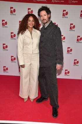 36. Fred Jay Preis der GEMA in Berlin Joy Denalane, Max Herre, Ankunft, roter Teppich im bcc Berlin der 36. Fred Jay Preis 2024 im Rahmen des GEMA Mitgliederfestes in Berlin 14.05.2024