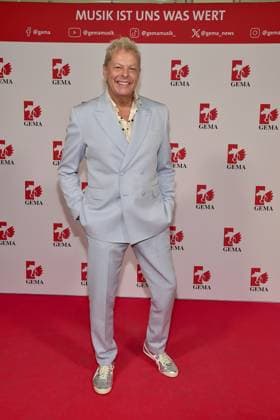36. Fred Jay Preis der GEMA in Berlin Uwe Fahrenkrog-Petersen Ankunft, roter Teppich im bcc Berlin der 36. Fred Jay Preis 2024 im Rahmen des GEMA Mitgliederfestes in Berlin 14.05.2024