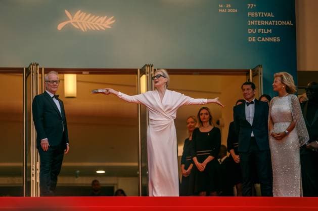 Festival de Cannes - Premiere - Le Deuxieme Acte Thierry Fremaux, Meryl Streep and Iris Knobloch bei der Eröffnung der 77. Cannes Film Festspiele im Palais de Festival und der Premiere Le Deuxieme Acte ( The Second Act ) am 14.05.2024 in Cannes. Copyright: xEventpressxKochanx