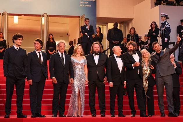 Cannes - Opening Ceremony Arrivals Producer Hugo Selignac, Louis Garrel, Vincent Lindon, Là a Seydoux, Quentin Dupieux, Raphaël Quenard, guest, guest, and Manuel Guillot attend Le Deuxieme Acte ( The Second Act ) Screening & opening ceremony red carpet at the 77th annual Cannes Film Festival at Palais des Festivals on May 14, 2024 in Cannes, France. Photo by Shootpix ABACAPRESS.COM Cannes France Copyright: xShootpix ABACAx