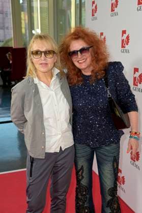 Annette Humpe und Ingrid Milli Segieth bei der Verleihung des Fred Jay Preises 2024 im bcc Berlin Congress Center. Berlin, 14.05.2024