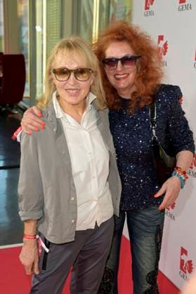 Annette Humpe und Ingrid Milli Segieth bei der Verleihung des Fred Jay Preises 2024 im bcc Berlin Congress Center. Berlin, 14.05.2024