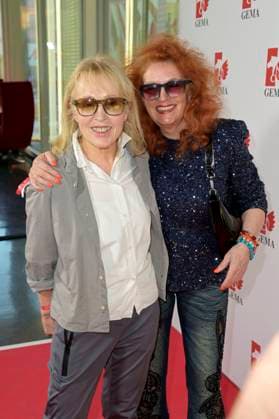 Annette Humpe und Ingrid Milli Segieth bei der Verleihung des Fred Jay Preises 2024 im bcc Berlin Congress Center. Berlin, 14.05.2024