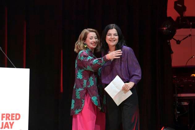 Loretta Stern und Jasmin Tabatabai bei der Verleihung des Fred Jay Preises 2024 im bcc Berlin Congress Center. Berlin, 14.05.2024